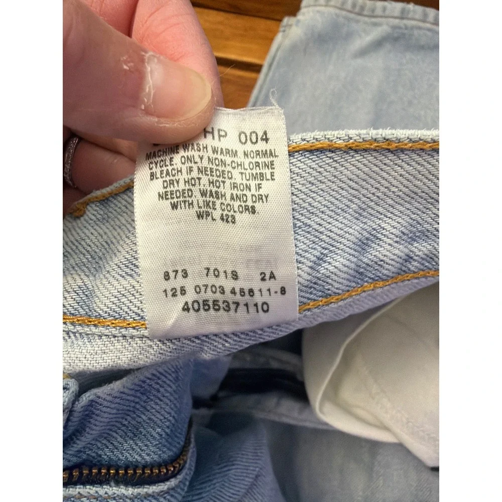 Vintage Levi's 550 Relaxed Fit Jeans Mens 34x32 Light Blue Denim Y2K Tapered